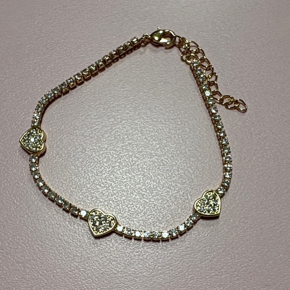 Elegant Gold Heart Bracelet